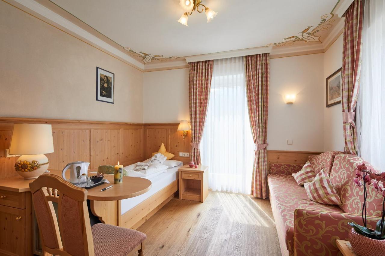 Dolomites Wellness Hotel Savoy La Villa  Bagian luar foto