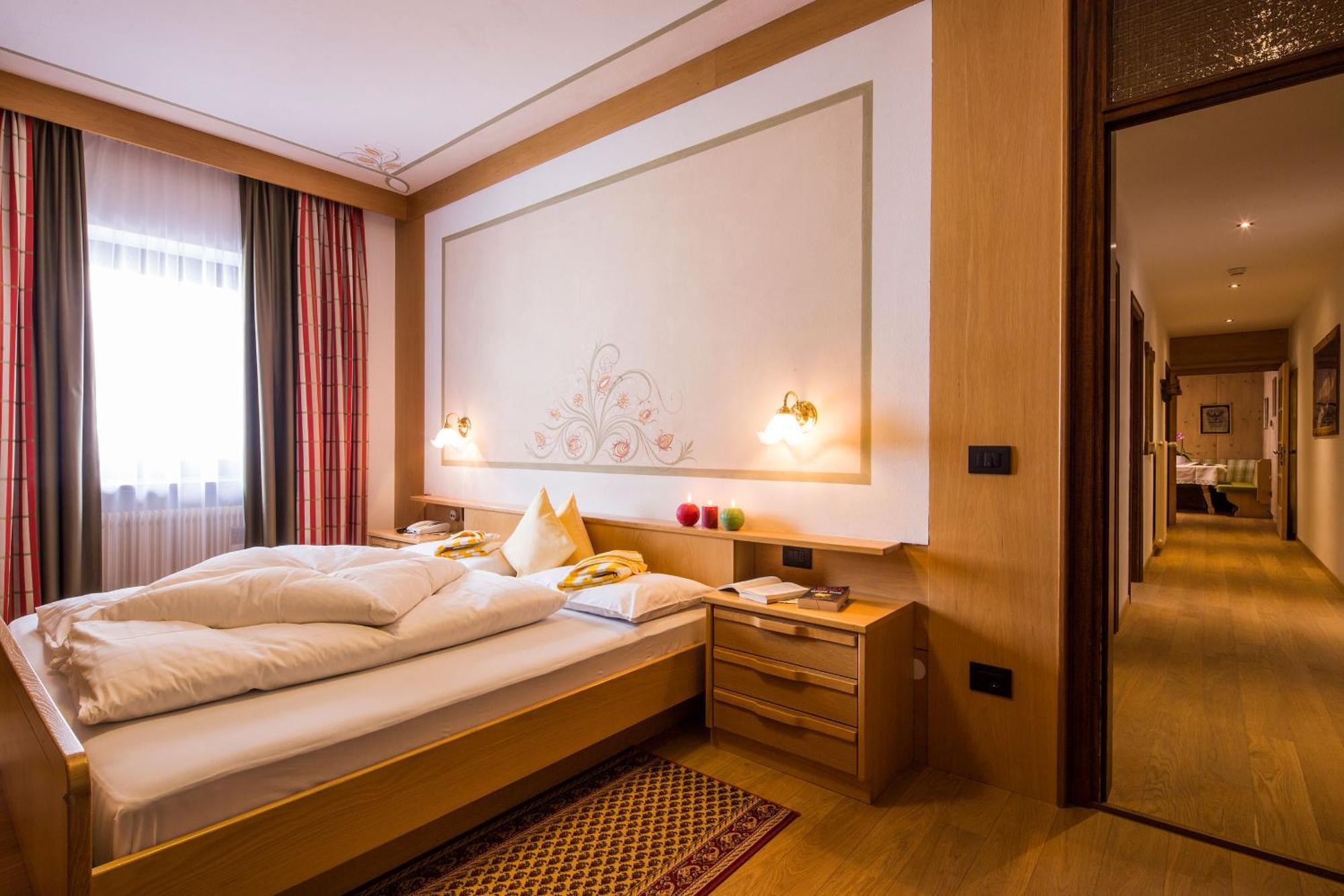 Dolomites Wellness Hotel Savoy La Villa  Bagian luar foto