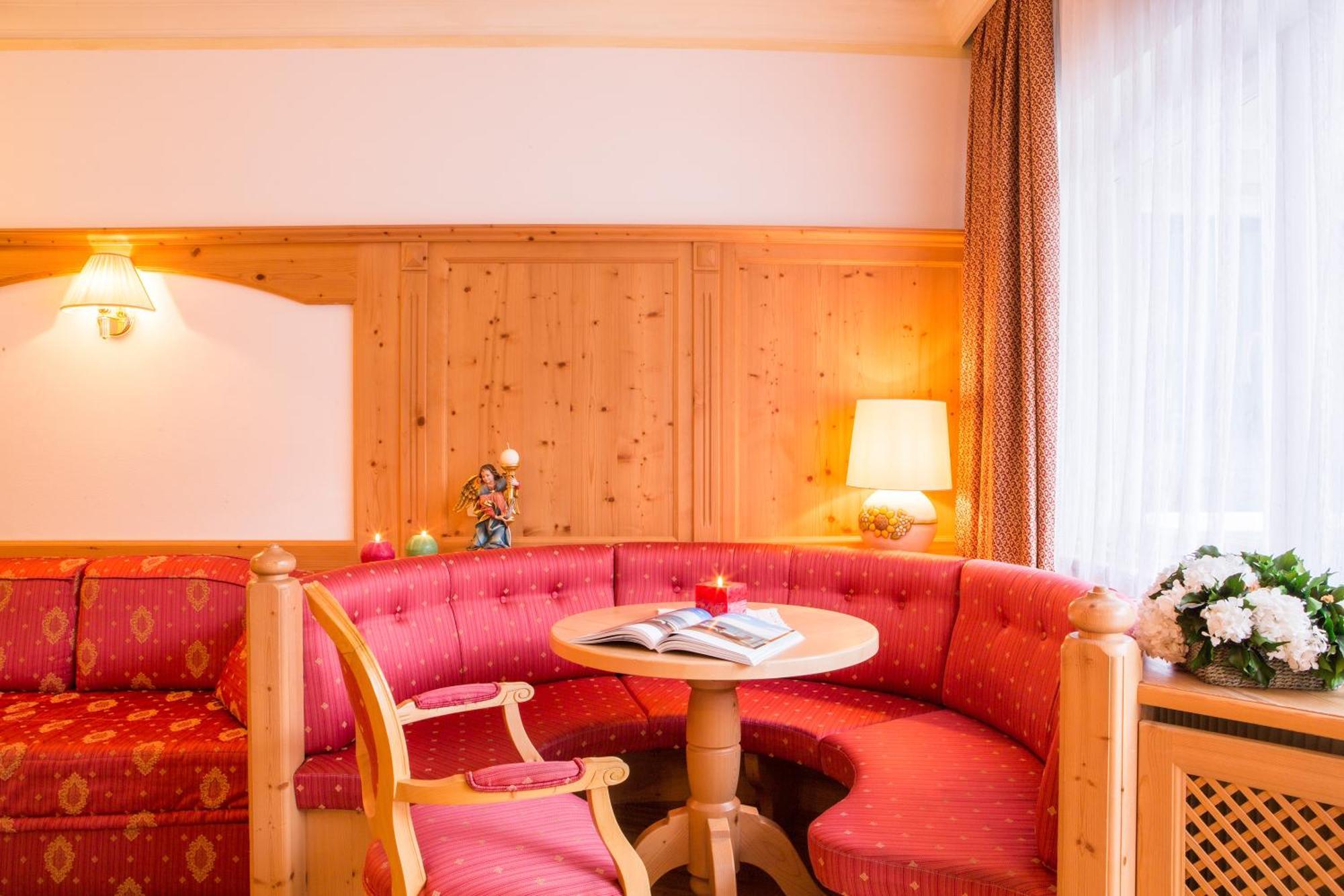 Dolomites Wellness Hotel Savoy La Villa  Bagian luar foto