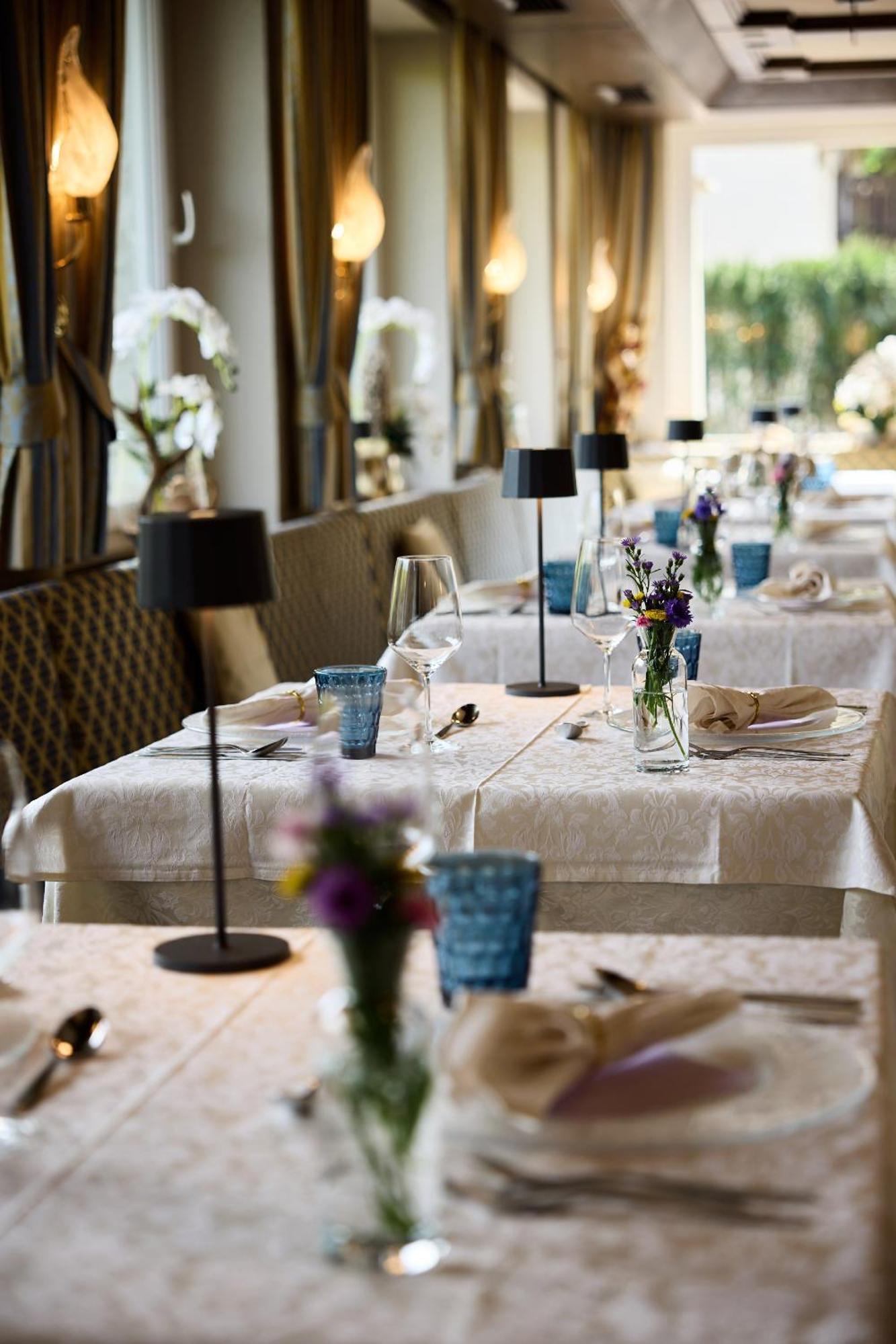 Dolomites Wellness Hotel Savoy La Villa  Bagian luar foto