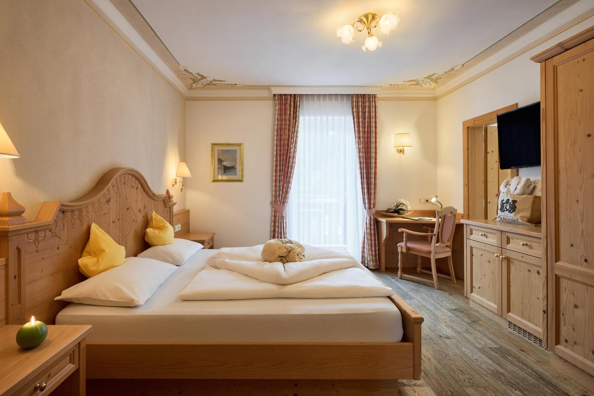 Dolomites Wellness Hotel Savoy La Villa  Bagian luar foto