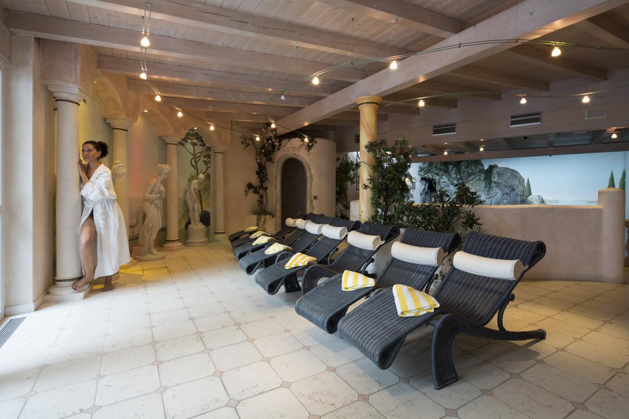 Dolomites Wellness Hotel Savoy La Villa  Bagian luar foto
