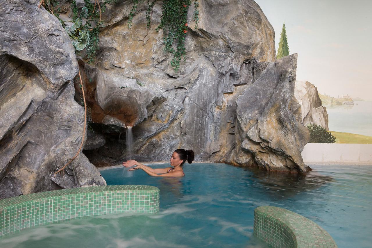 Dolomites Wellness Hotel Savoy La Villa  Bagian luar foto