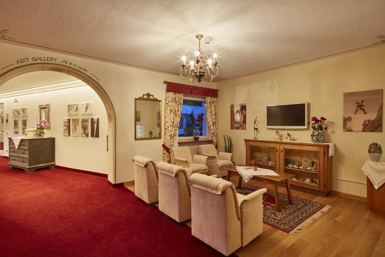 Dolomites Wellness Hotel Savoy La Villa  Bagian luar foto
